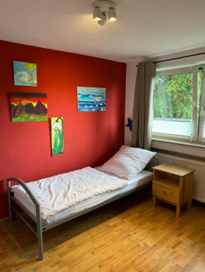 Ruhiges Zimmer mit Gartenblick